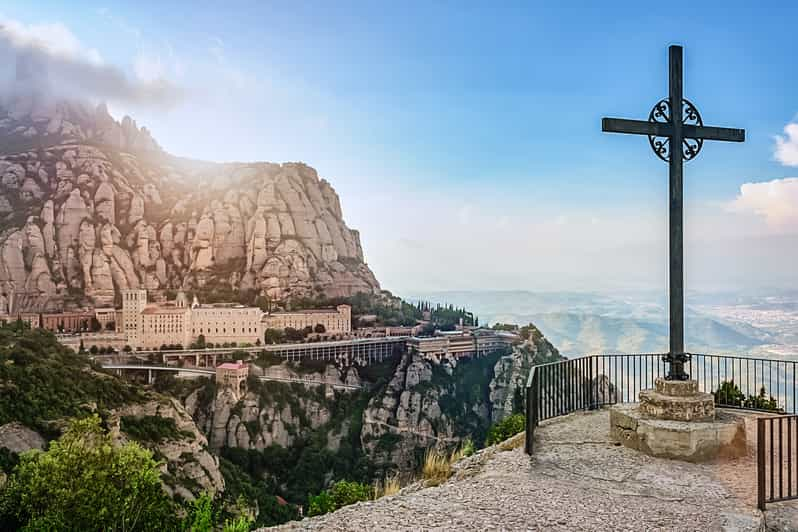 Montserrat + Cata de Vinos + Tapas