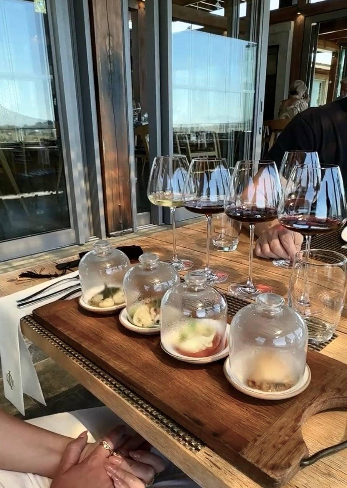 Desde Ciudad del Cabo: Paseo privado a caballo por un viñedo con picnic de vino