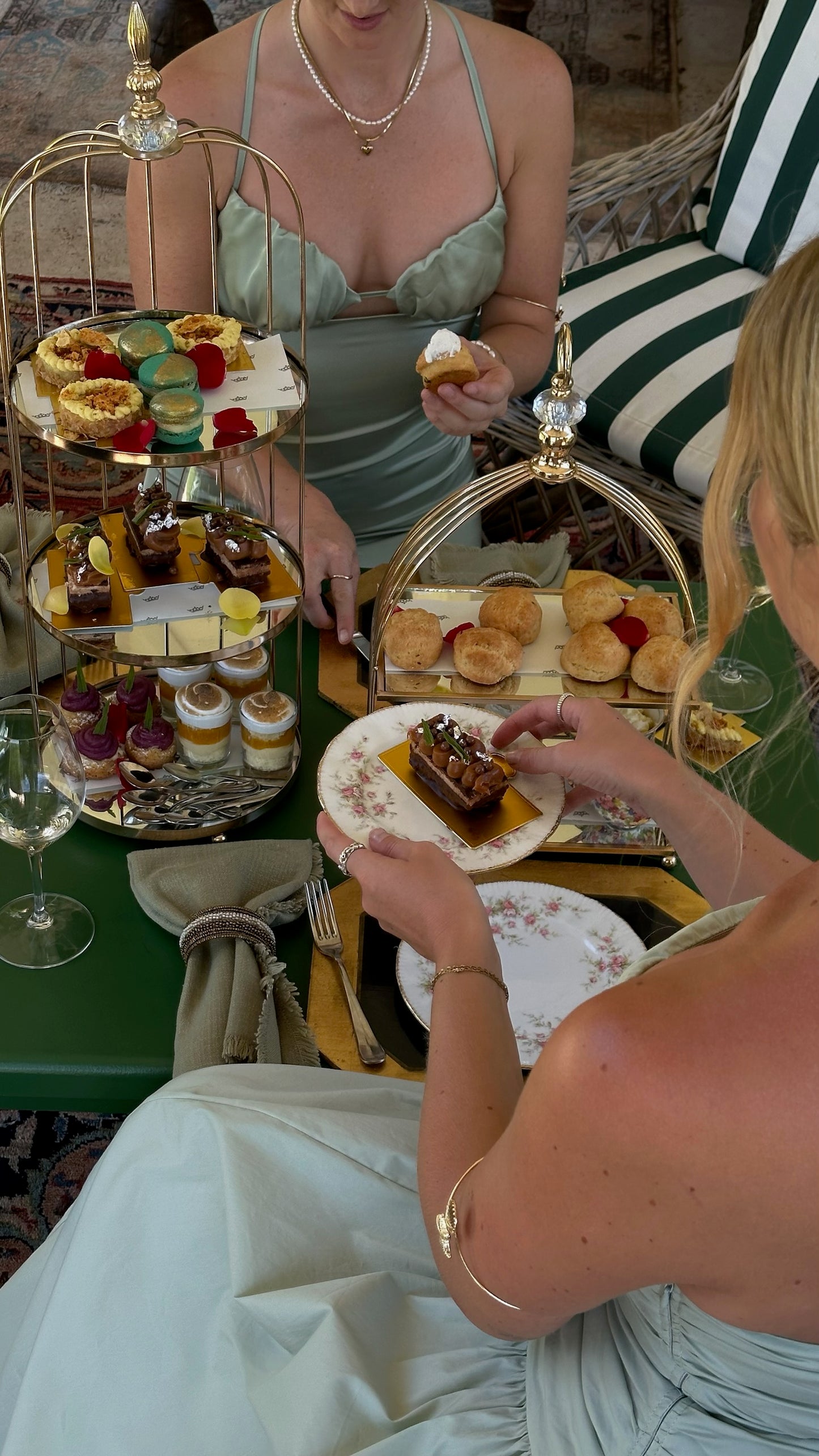 Desde Ciudad del Cabo: Paseo privado a caballo por un viñedo con picnic de vino