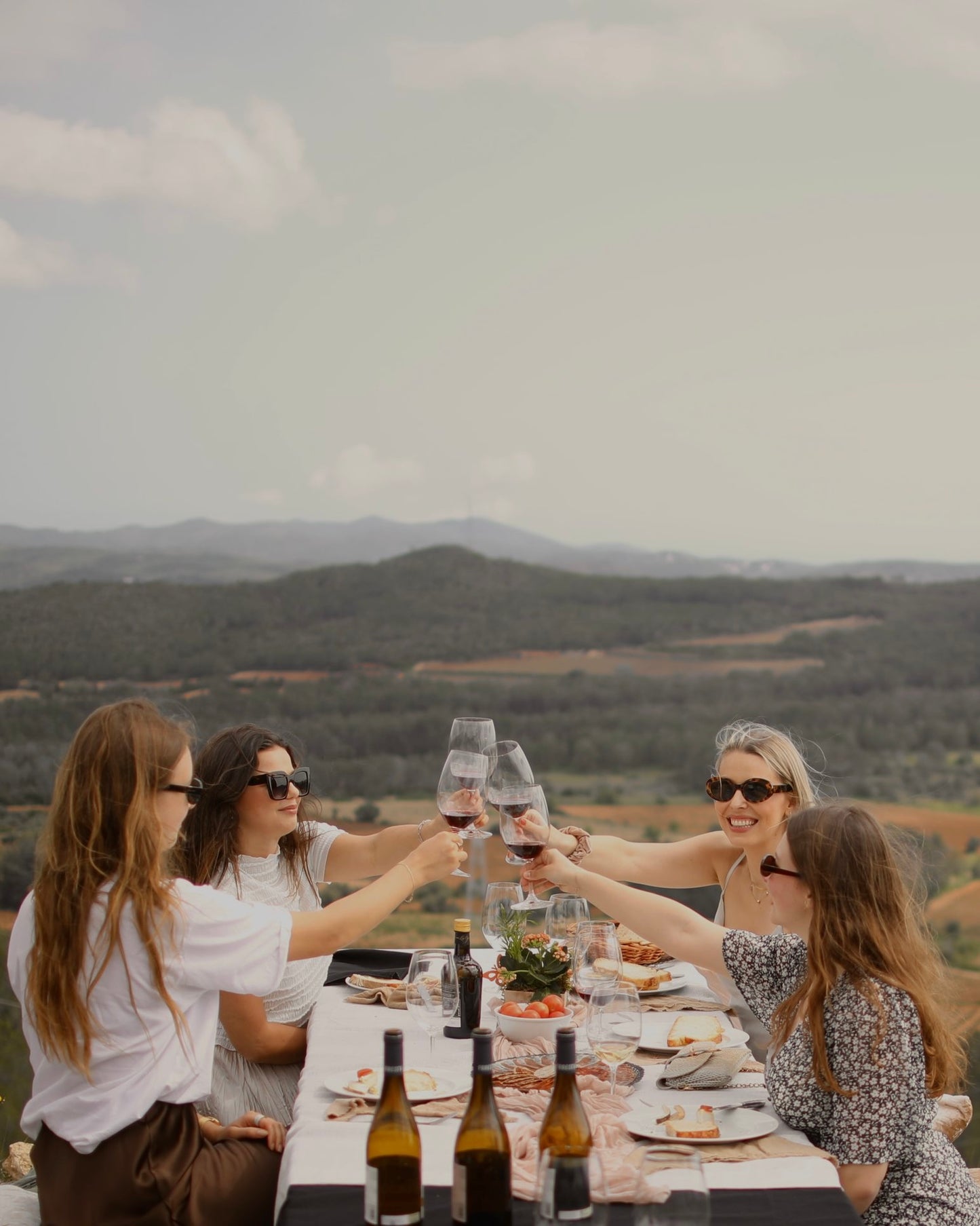 Alicante: Tarot Reading & Wine Experience with Lunch